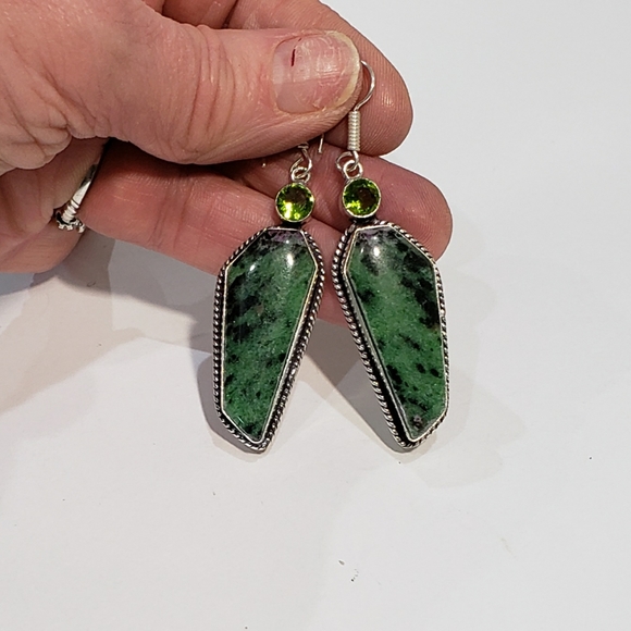Ruby Zoisite earrings, 925 silver Ruby Zoisite peridot vintage dangle earrings - Picture 12 of 12